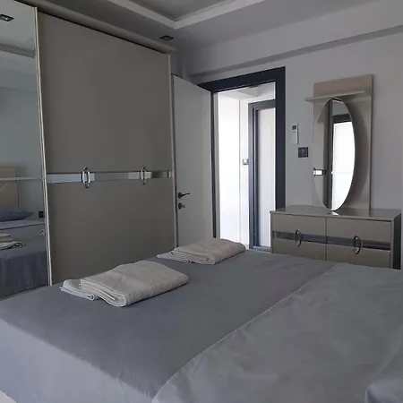 Turuncta Ozel Havuzlu Luks Marin 2