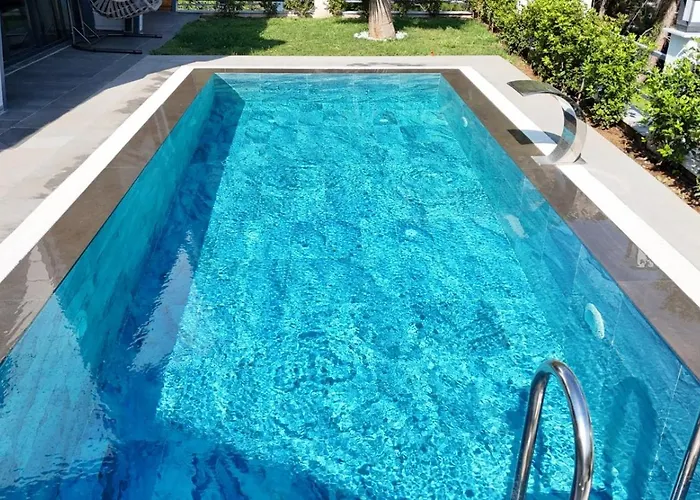 Turuncta Ozel Havuzlu Luks Marin 2 *