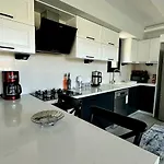 Turuncta Ozel Havuzlu Luks Marin 2